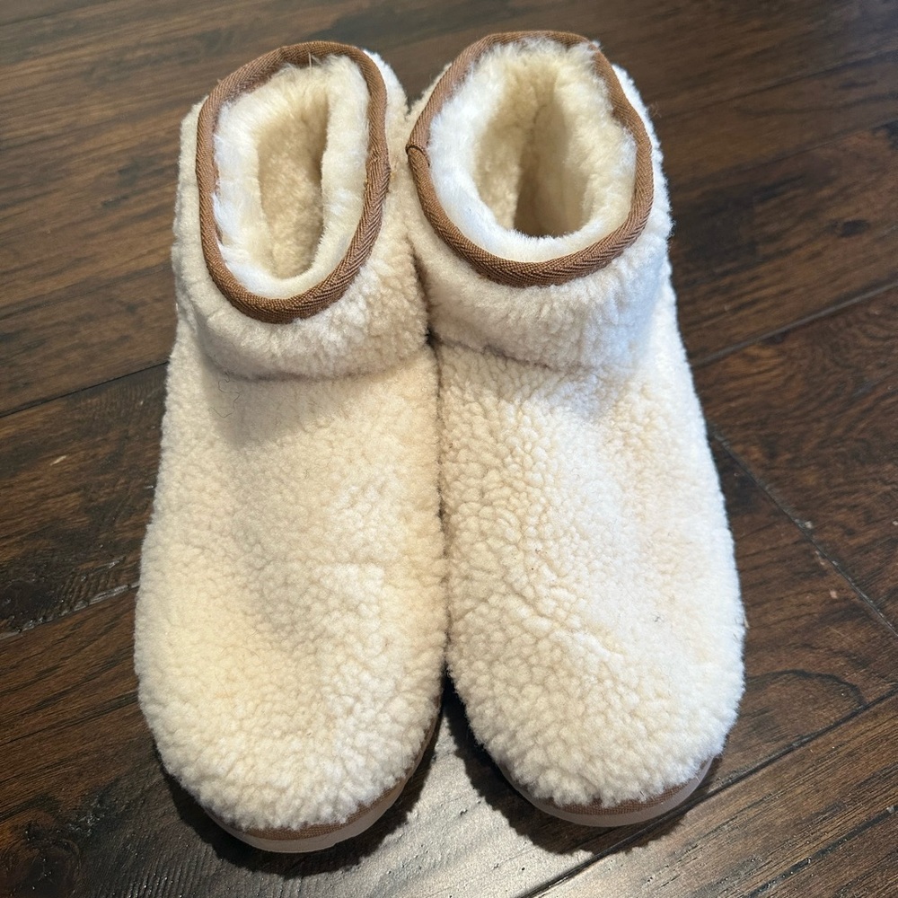 Emu Australia Ivory Slippers